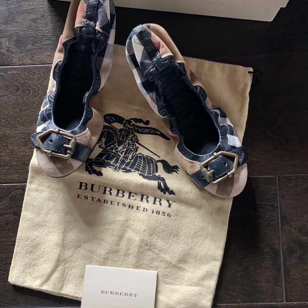 Burberry flats - Picture 2 of 5
